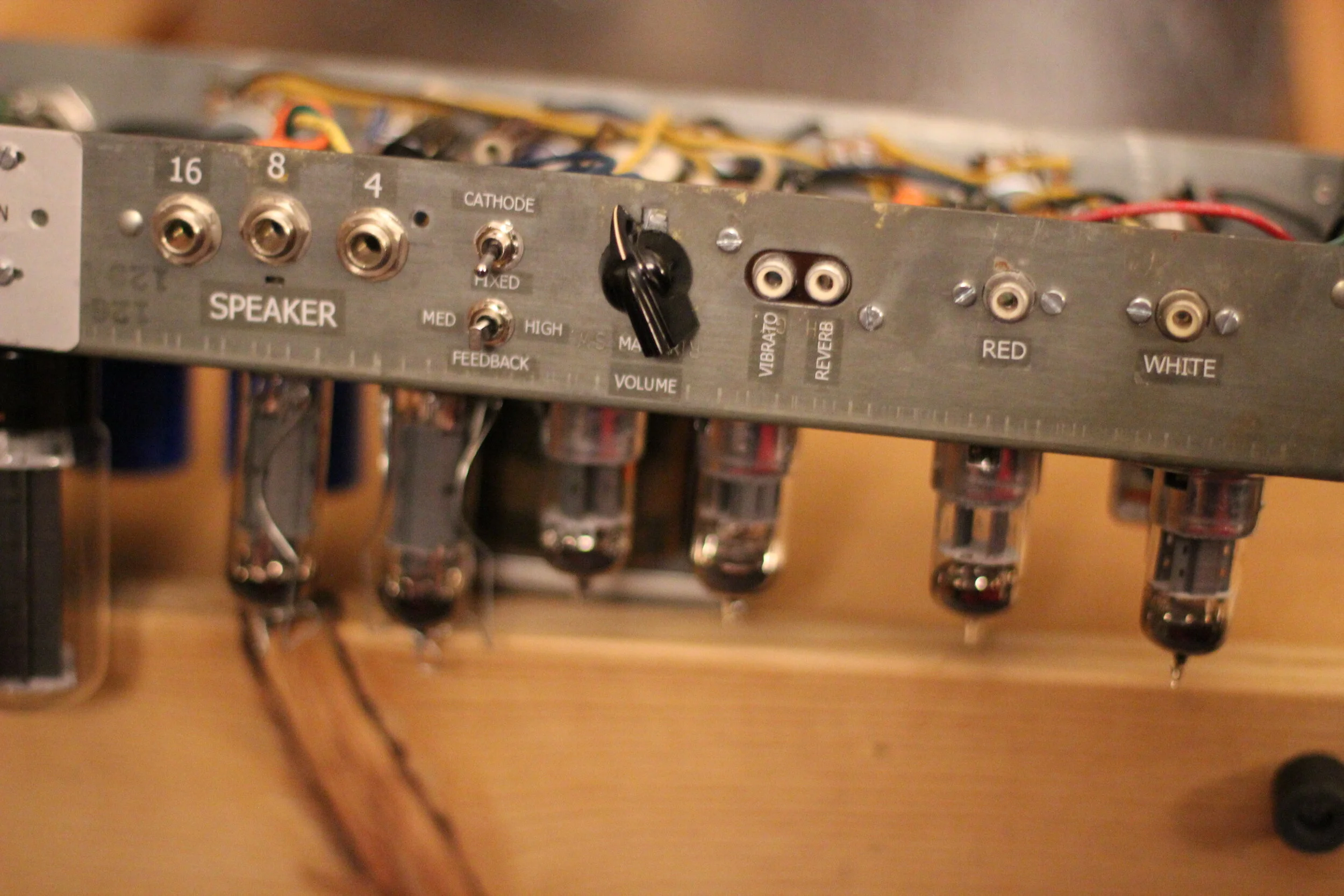  Several ?voicing? options are included on the back - a master volume (PPIMV), a fixed or cathode tube bias, and negative feedback. Three levels of negative feedback can be chosen: the high feedback of the Twin Reverb, the lower feedback of the Princ