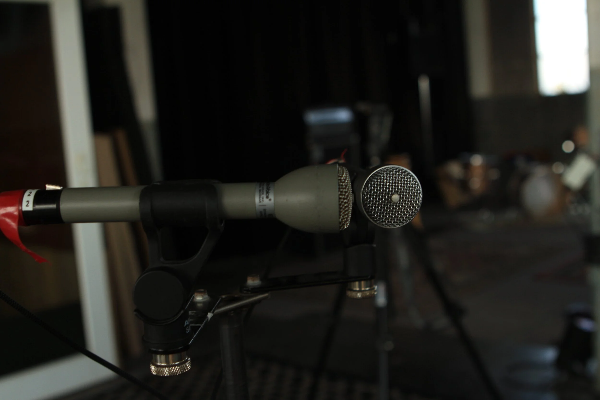  EV 635A dynamic microphones in an XY stereo room mic pair 