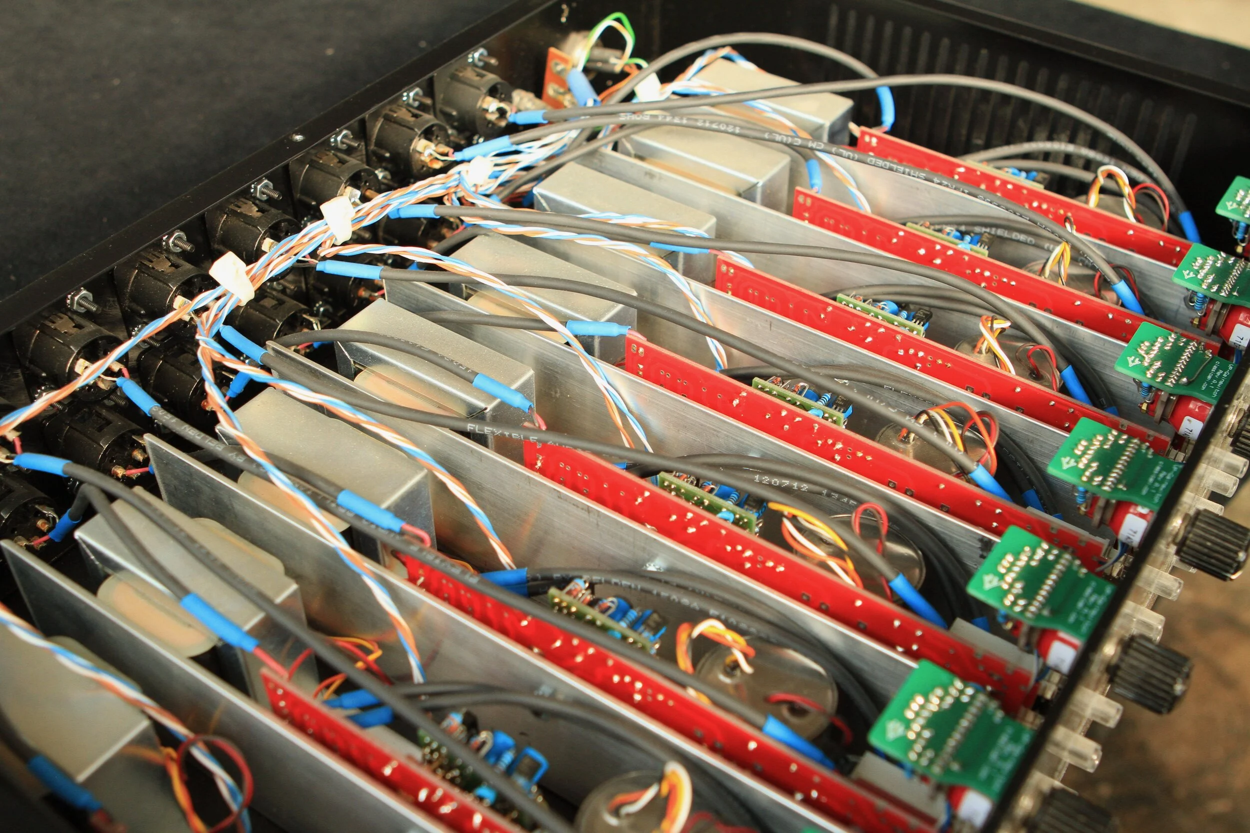  Built following John Hardy?s M1 design using a servo to null offset voltage on Mitsos circuit boards (from groupdiy.com). The servo allows the elimination of the capacitor from the signal path. 