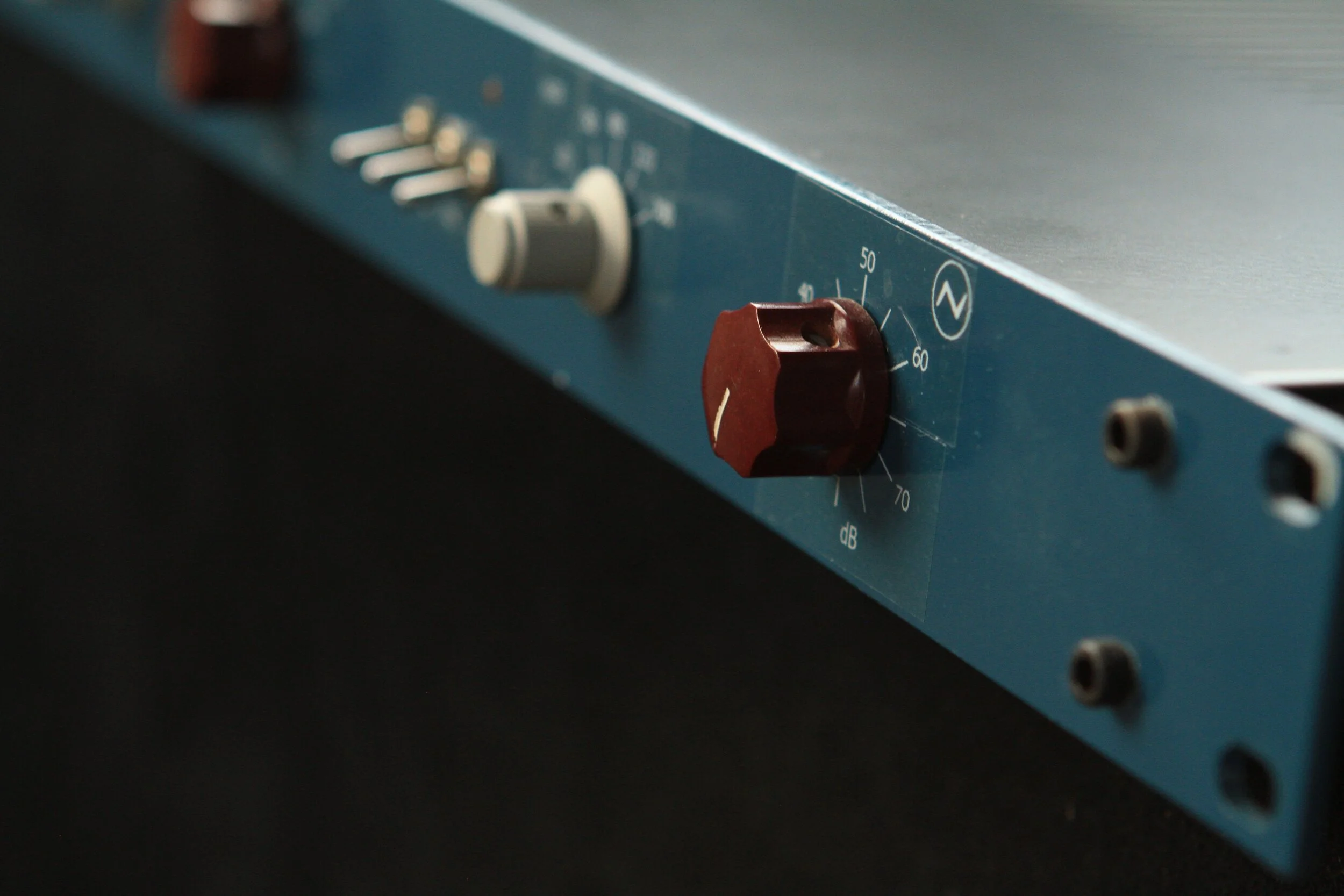  The Neve microphone preamplifier 1290 was the same circuit found in the legendary 1081 &amp; 1073 channel strips. This build adds the HPF from the 1073, to cut low frequencies during tracking, when necessary.   