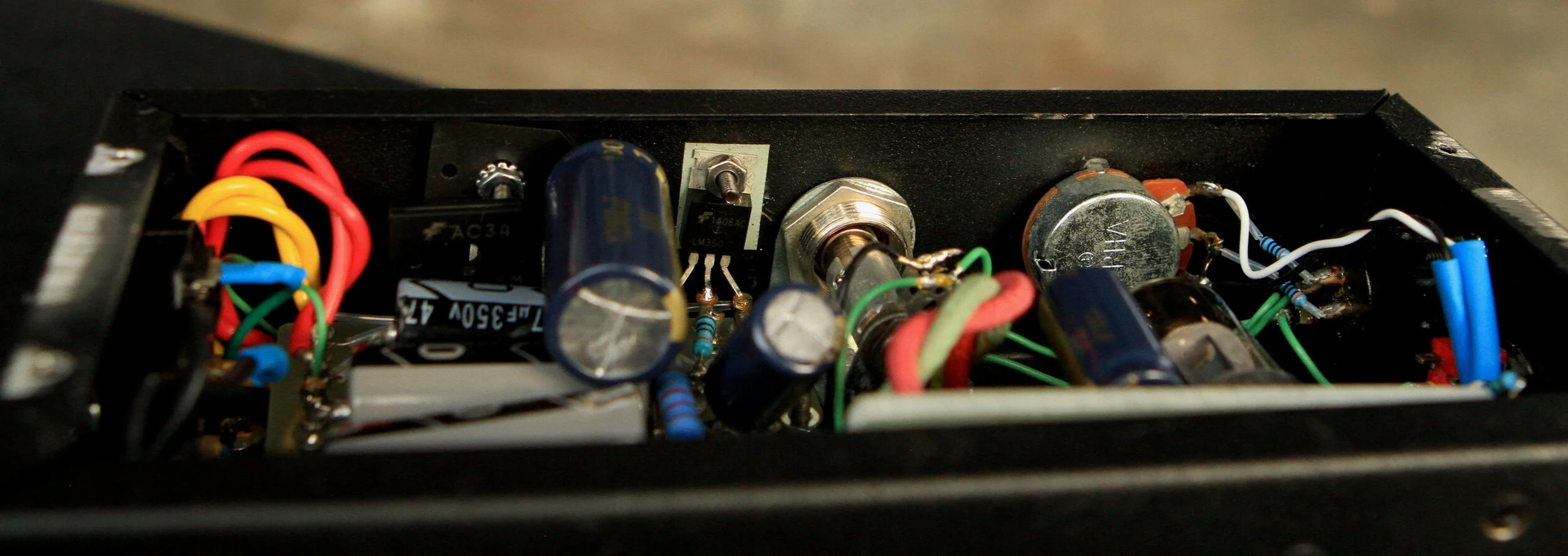  DC heaters were used with a regulator and a LARGE capacitor. Physically capacitors have gotten much smaller over the past decades, making tight builds like this possible. 